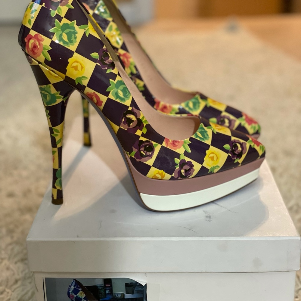 Versace SS11 Pumps - Picture 4 of 10